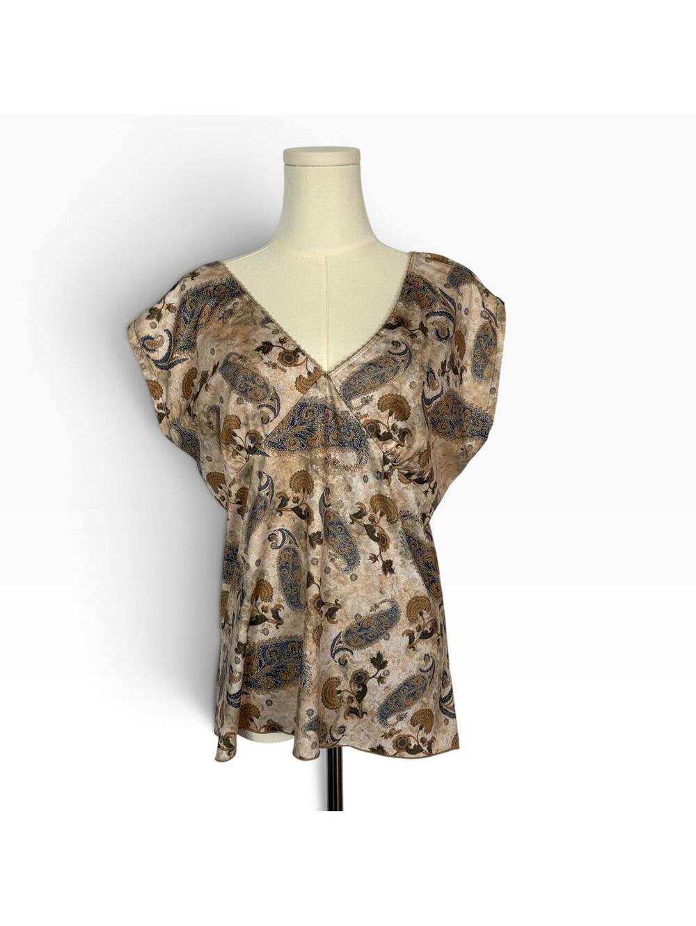 Vintage 90s brown and blue paisley blouse with a boho vibe #90s #paisley